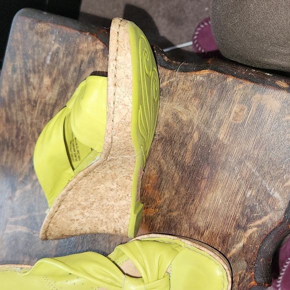 Born Drilles Green Leather Sandals - Picture 2 of 10